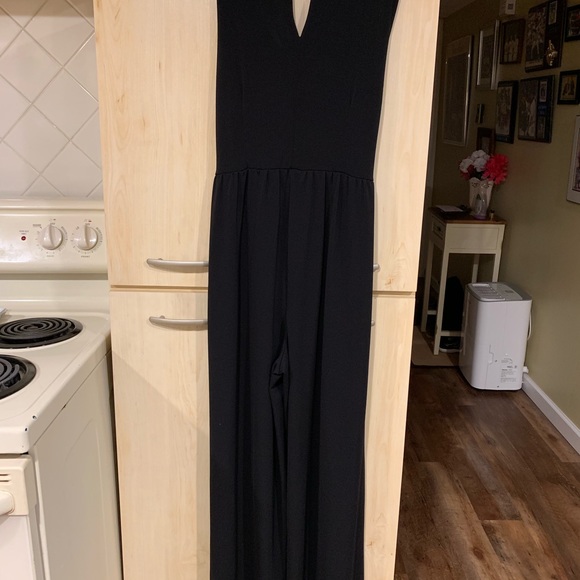BRAND NEW INC BLACK SLEEVELESS JUMPSUIT SIZE MED - Picture 2 of 8